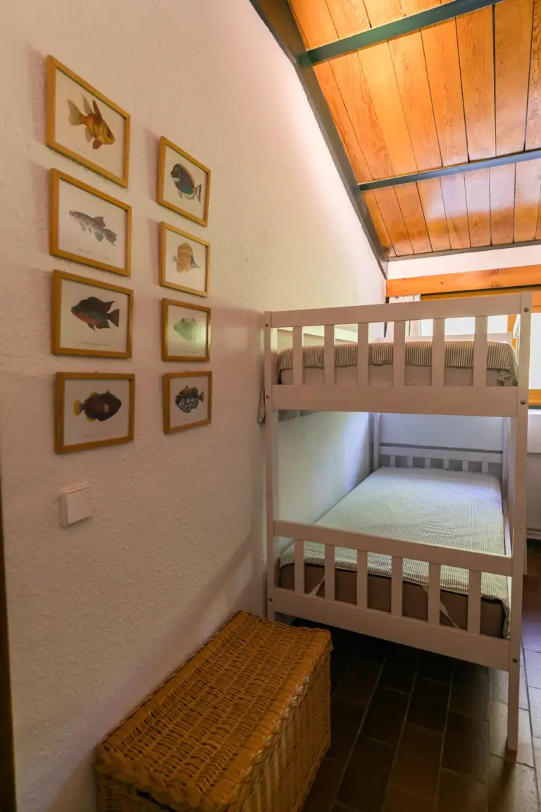 Dormitorio con literas