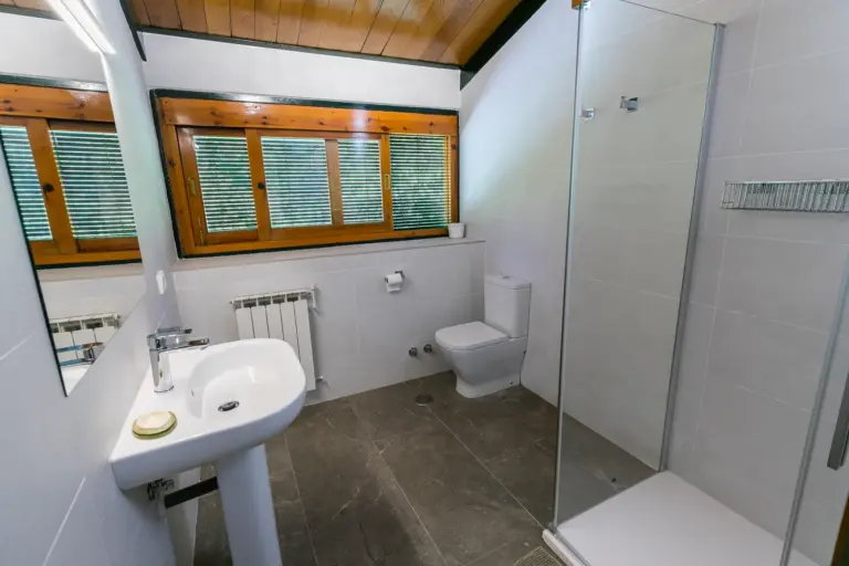 Cuarto de baño de la zona familiar